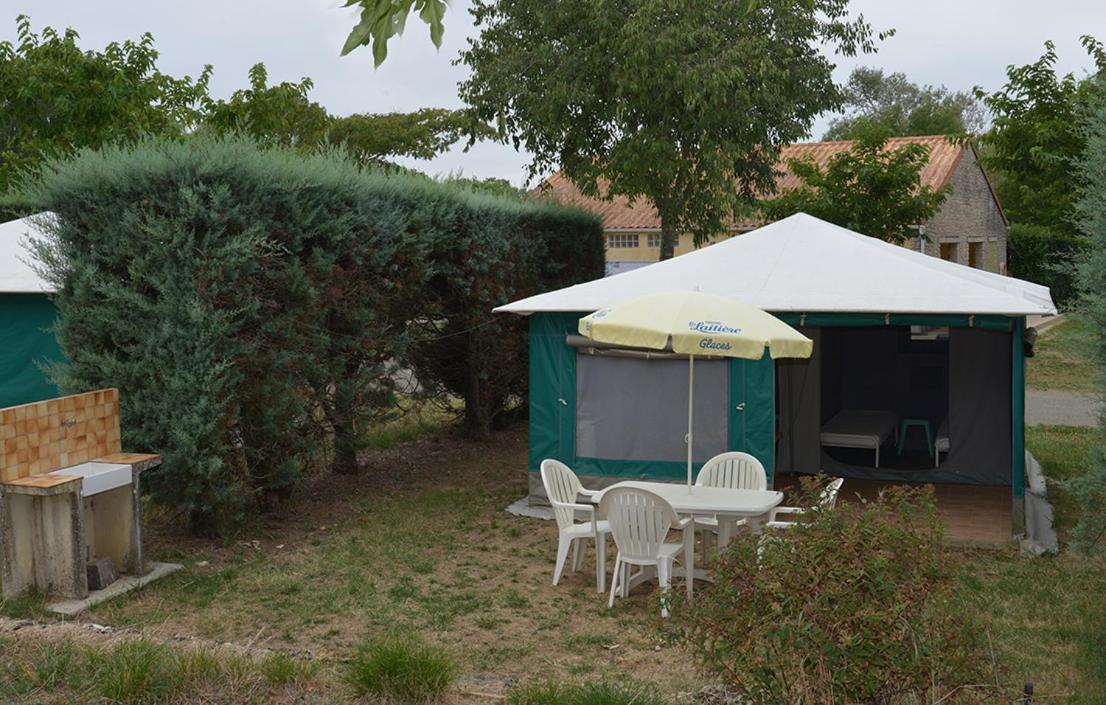 Camping La Rouviere Les Pins Vagnas Buitenkant foto