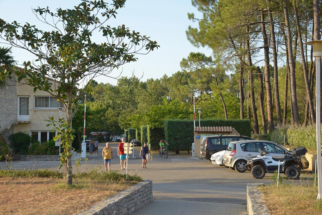 Camping La Rouviere Les Pins Vagnas Buitenkant foto
